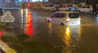 Şanlıurfa'yı sel vurdu: Caddeler göle döndü, otomobiller sürüklendi