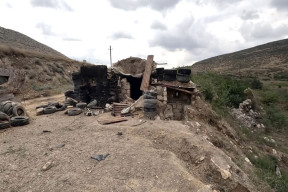 Tərtərin Canyataq kəndi yaxınlığında tərk edilmiş döyüş mövqeyinin GÖRÜNTÜSÜ