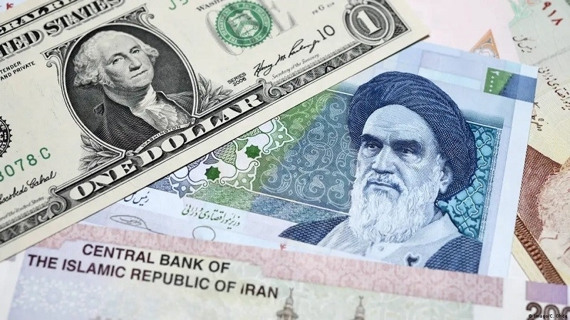 İranda dollar 70 min tüməni aşıb